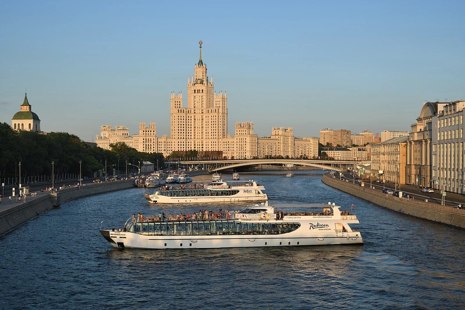 Гостиница на москва реке. Гостиница на москва реке. Набережная тараса шевченко причал гостиница украина. Гостиница на москва реке. Причал гостиница украина рэдиссон.