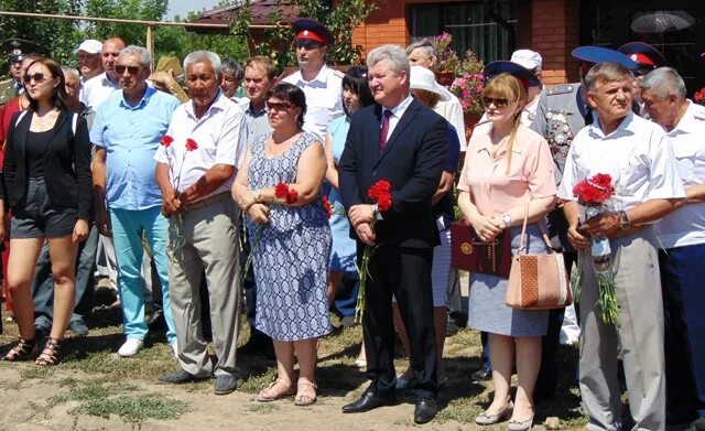 Ростов на дону багаевский погода. Х.красный Багаевский район. Ажинов Ростовской области. Школа Хутор Ажинов. Новая школа Хутор Ажинов.