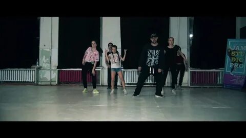 Bounce dance