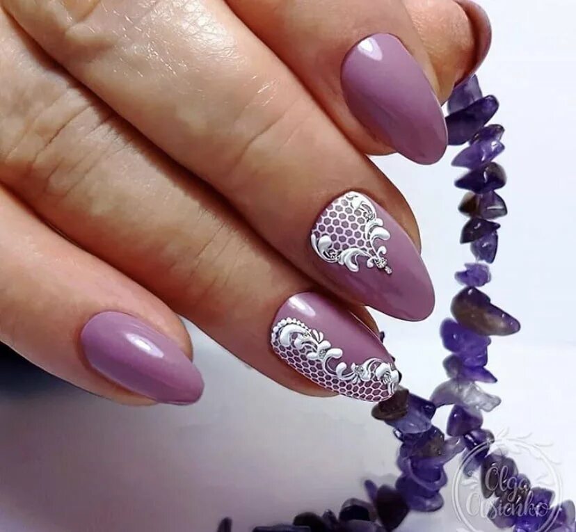 Ногти сиреневого цвета. Маникюр к фиолетовому платью. Сиреневые ногти. Фиолетовый маникюр. Красивые сиреневые ногти.