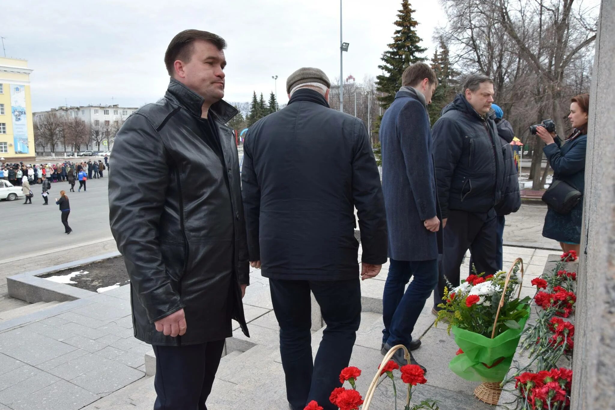 Последние новости в ульяновске на сегодня. Улпресса Ульяновск новости. Новости Ульяновска сегодня последние свежие Улпресса. Ульяновск 2014 директор Ленинского мемориала Казаков фото. Ульяновск старые фото закладка капсулы у Ленинского мемориал.