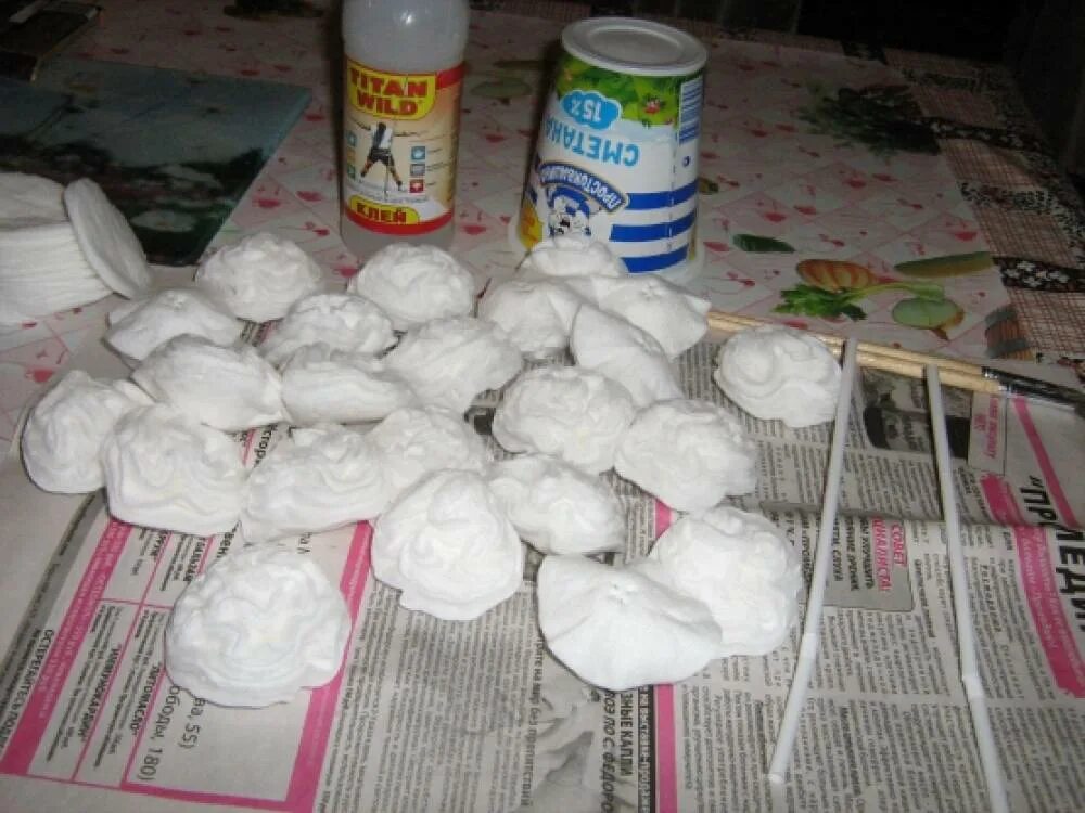 Ватные диски на глазах. Ватные диски. Спонж из ватных дисков. Парафиновые диски для розжига. Божья коровка из ватного диска.