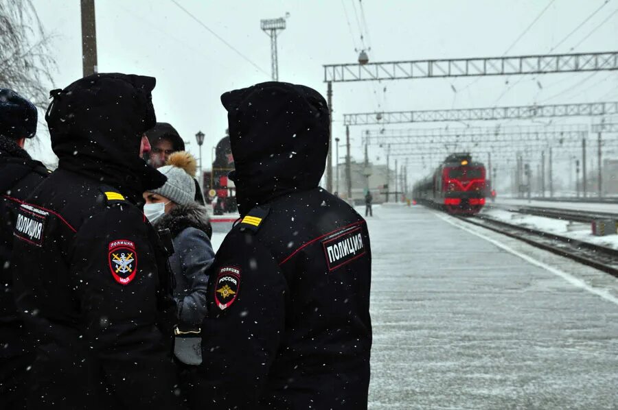 Почему становятся полицейскими. ППСП полиция. Патрульно постовая служба на ЖД. А зачем полиция на вокзале. Модуль ППС на ЖД.