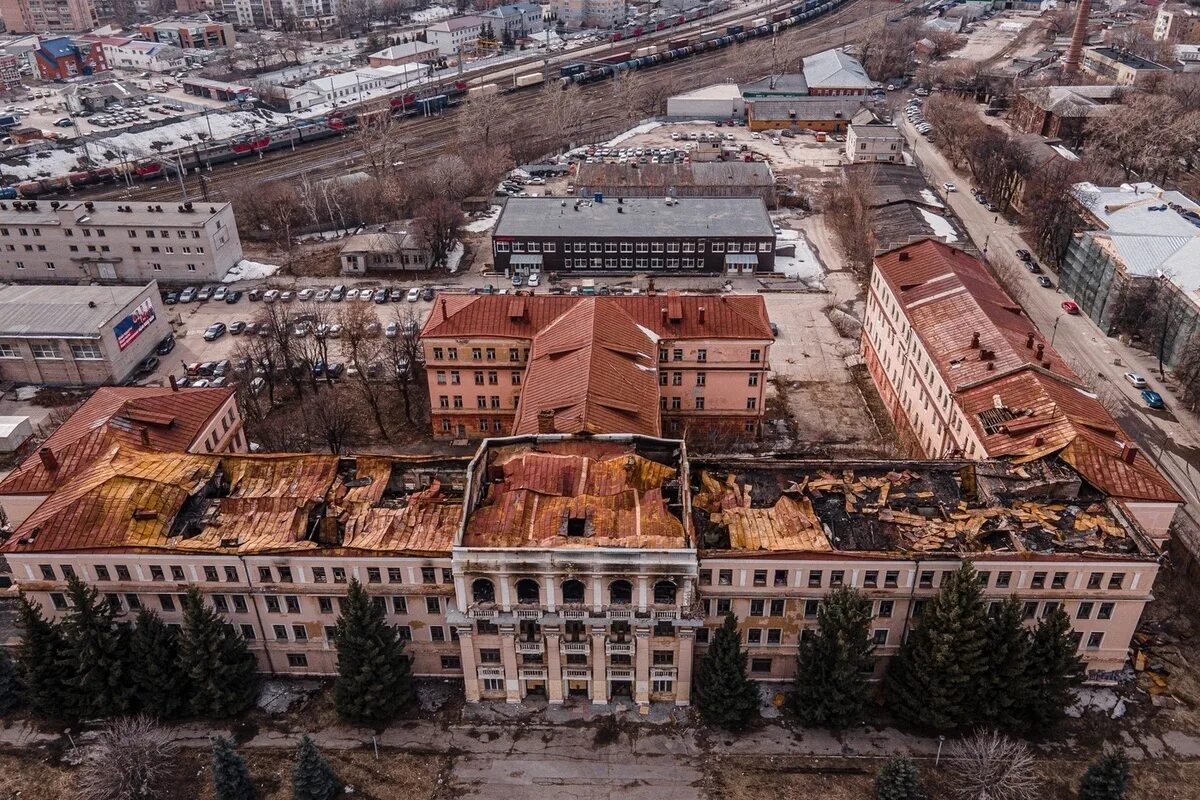 Училище связи рязань. Сгорело училище связи Рязань. Сгоревшее здание училища связи в Рязани. Бывшее училище связи Рязань.