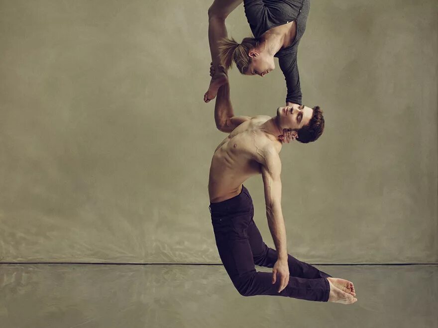 Акробат мужчина. Девочка акробат в программе вундеркинд 18. Дикий цирк да и только ниннль. Ребята акробаты. Денис гирча акробат.