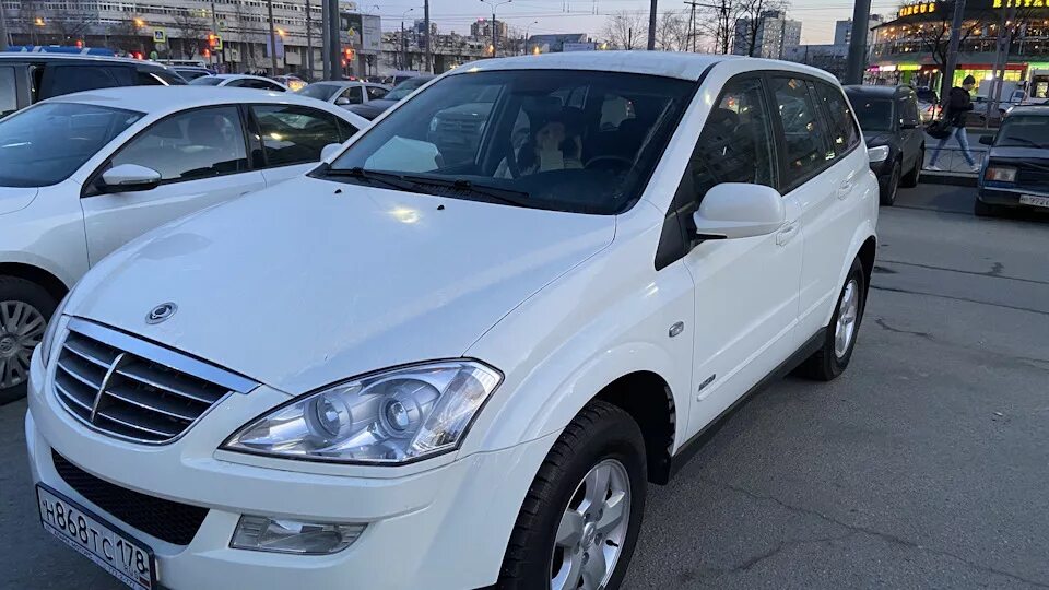 Расход санг енг. SSANGYONG Kyron белый. Саньенг Кайрон 2012 белый. Белый Кайрон с черной крышей. Сангорс курон белый.