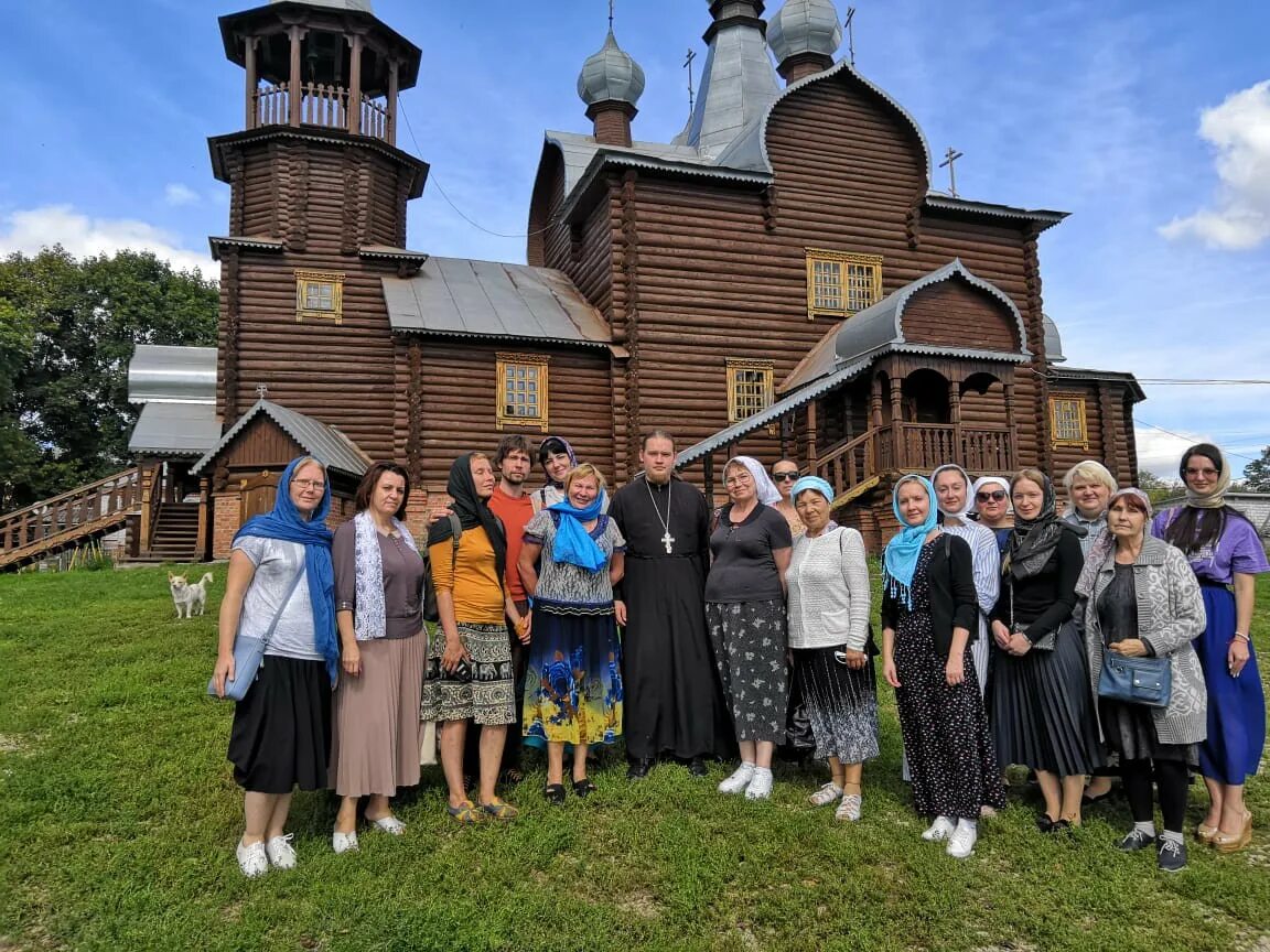 Мир пилигримов. Озерский храм Успения Божией матери Калужская область. Образы в паломничестве. Мир пилигримов паломническая. Феклина пустынь.