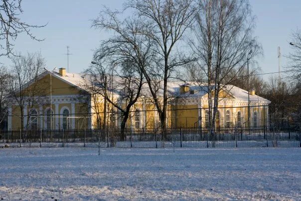 Школа г ломоносов. Манеж Ломоносов. Манеж ДЮСШ В Ломоносове. СШ манеж Ломоносов Малиновский. Манежная улица 5 Ломоносов.