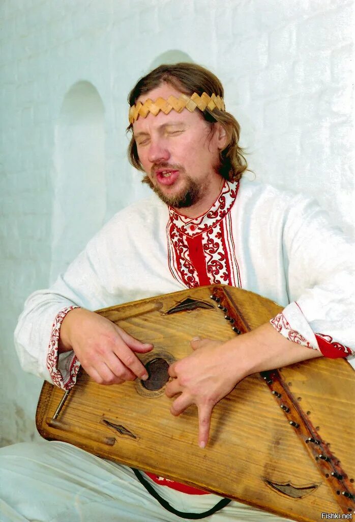 Рассказать о баяне. Инструмент сказителя. Садко гусли инструмент. Инструмент сказителя. Осетинский народный инструмент хъисын фандыр.