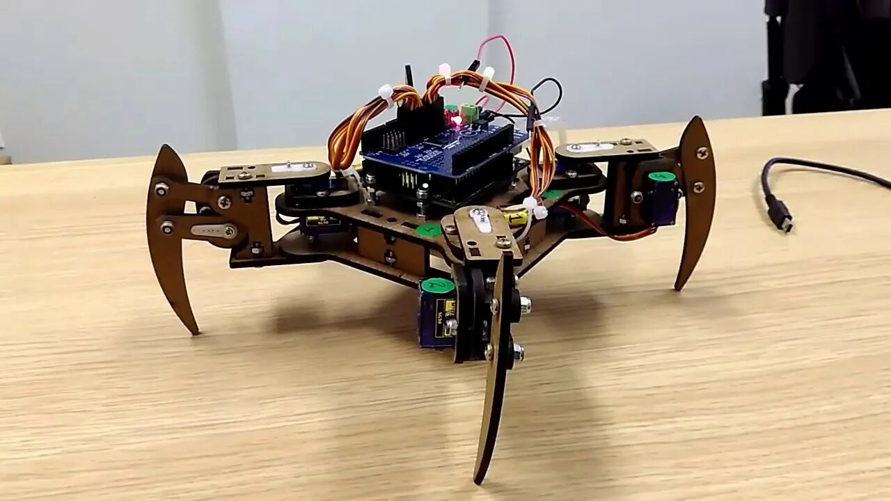 Робот паук квадропод. 8 серводвигателей робот. spider is arduino servo motor. injora servo.