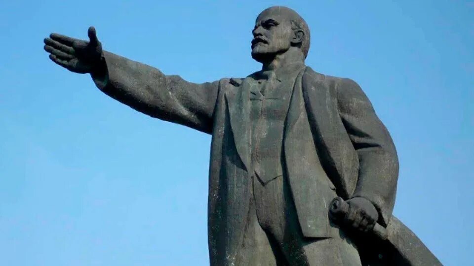 Ленин слоним. Закаменск статуя ленина.