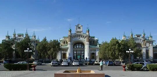 Вокзал в туркестан арыс. Туркестан вокзал. Кызылорда вокзал. Вокзал в туркестан арыс. Туркестан вокзал фото.