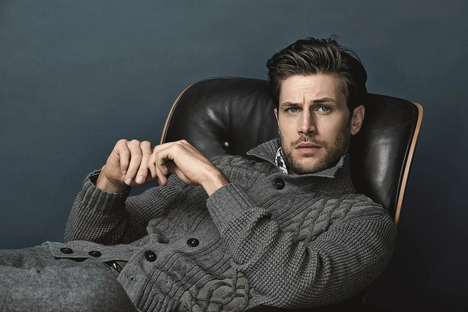 Дольче габбана кэжуал. Яркая мужская одежда. В одежде человека. Ветровка мужская вайкики. Флисовый костюм атлас формен.