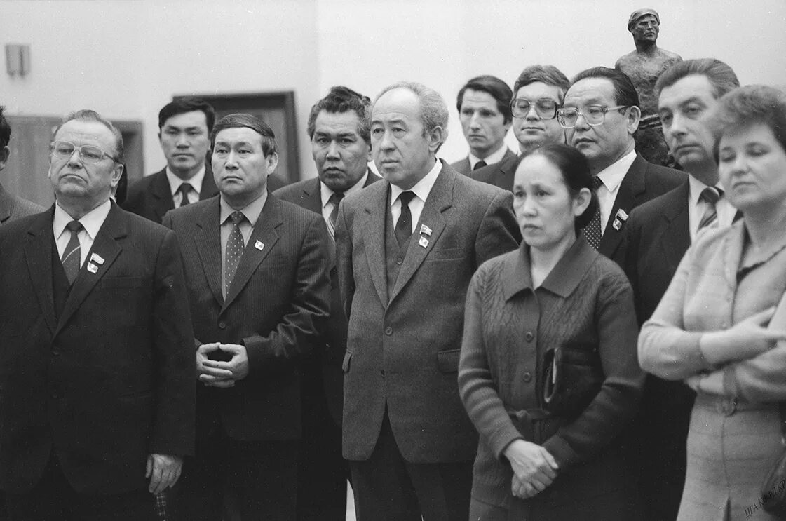 назарбаев 1985. секретарь цк кунаев. нурсултан назарбаев в 90-е. первый секретарь цк компартии казахстана. динмухамед кунаев и назарбаев.