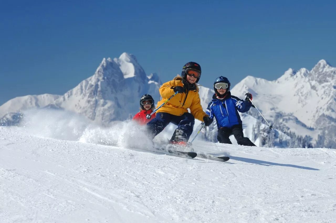 We like skiing. Домбай горнолыжный курорт. Домбай лыжники. Горнолыжный спорт Домбай. Домбай горнолыжный курорт для детей.