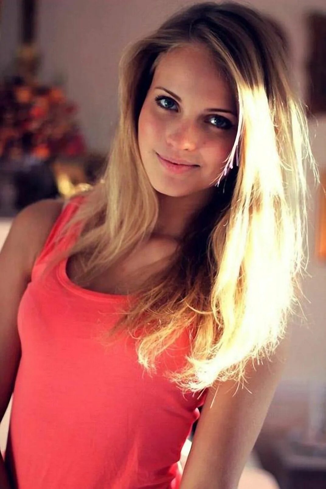 Красивые девочки дома. Emilie Nereng. Камила Алексеева. Альбина Константинова. Emilie VOE Nereng.