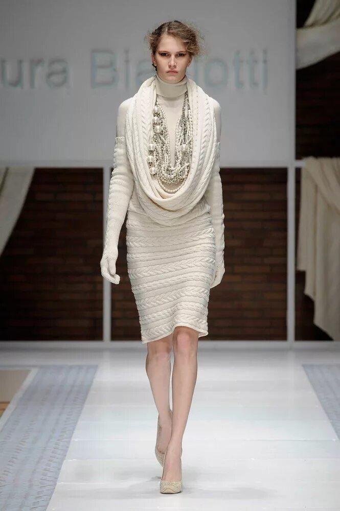 Твид шанель 2022 подиум. Коллекция модной одежды из шерсти. Промышленная коллекция одежды. Платье mcq by alexander трикотажное 2022. Коллекция модной одежды из шерсти.