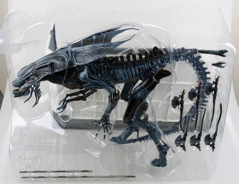 Фигурки купить алиэкспресс. Фигурка королевы чужих NECA Alien. Королева чужих фигурка NECA. Королева чужих NECA. Королева чужих игрушка AVP NECA.