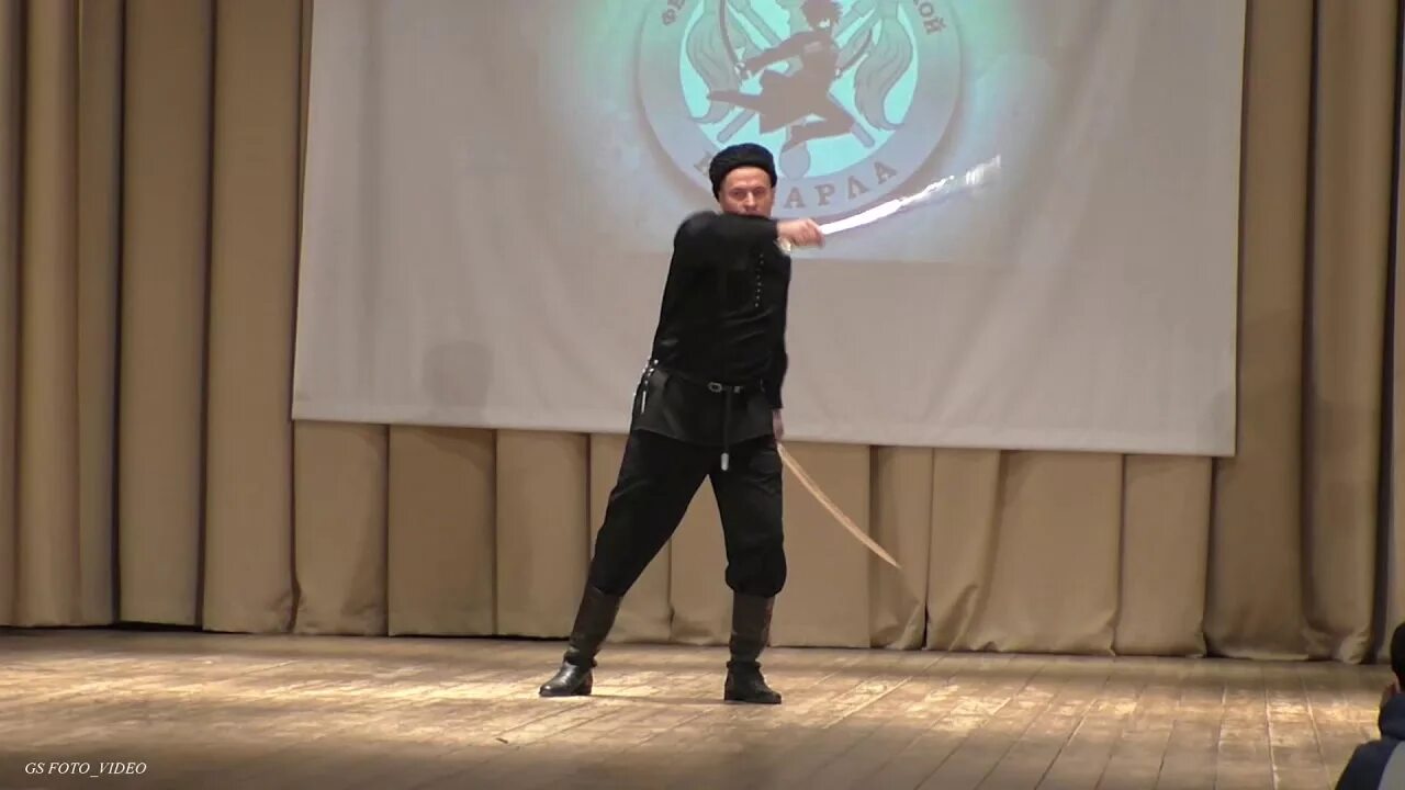 Ойся тольятти 2019 казачий танец с шашками. Казаки фланкировка шашками. Терские казаки — ойся ты ойся. Ойся ты ойся казаки. Фланкировка казачьей шашкой девушки.