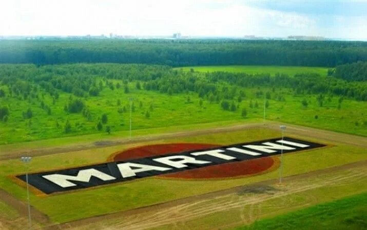 Рекламные баннеры на стадионах. Мартини в поле. Рекламные щиты на футбольном стадионе. Реклама на поле. Селекционные поля,.