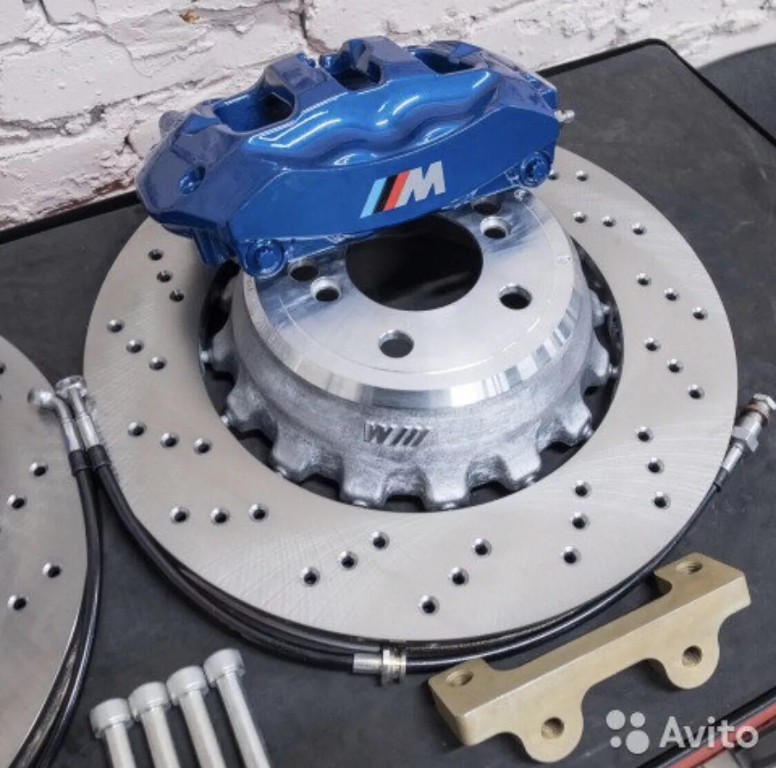 Тормоза х3от f15. Задние тормоза бмв е53. Тормозные диски бмв х5 е70. Х5 е70 спортивные тормоза от х5м е70. Brembo z18 bmw.