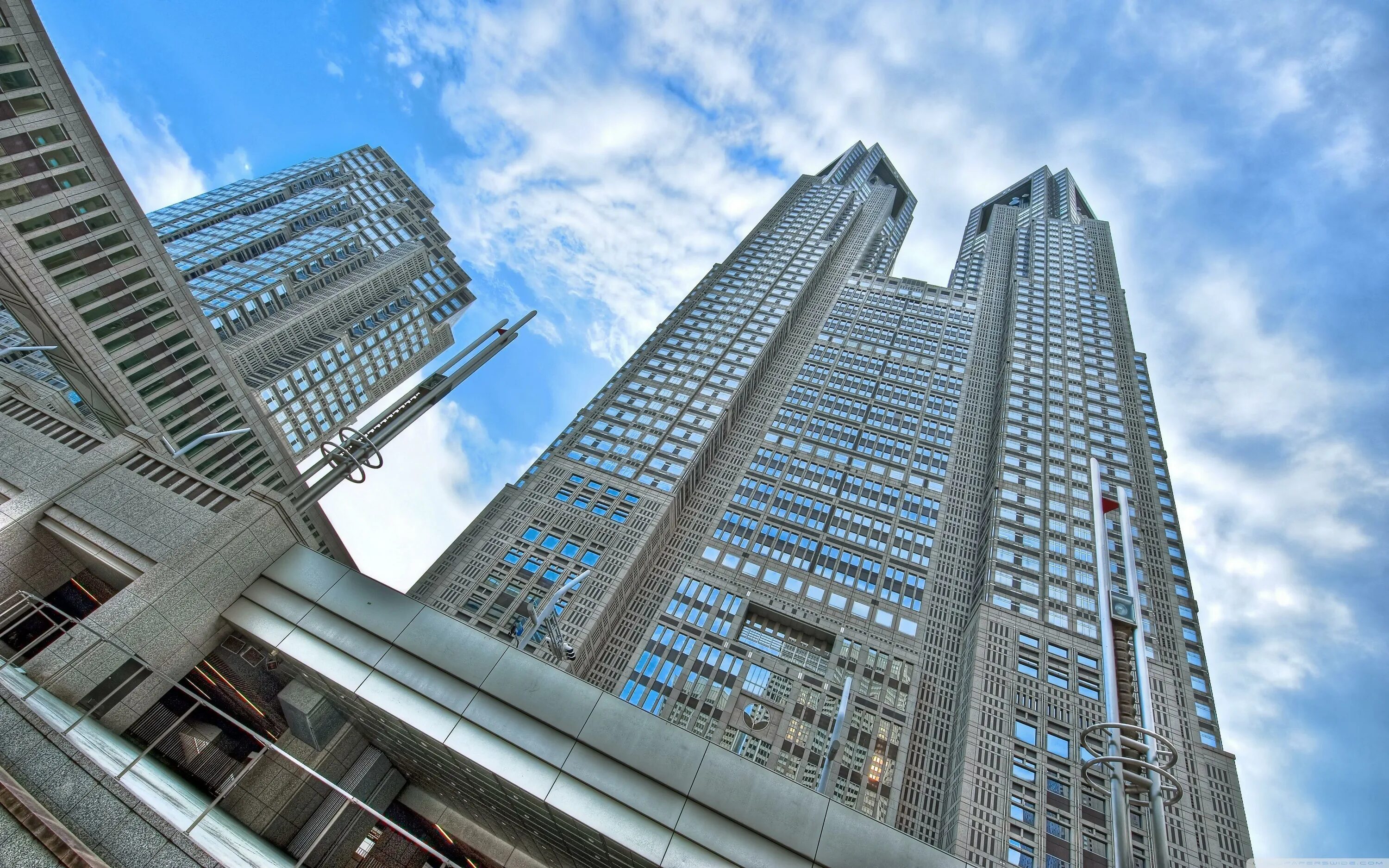 «Shinjuku Sumitomo building» в Токио. Варшава небоскребы. Сейсмоустойчивый небоскреб в Токио. Высокое здание.