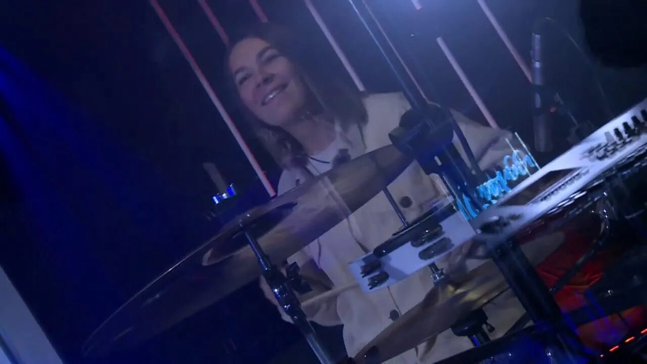 Аллилуйя в храме девочка поёт. Лорна блисс на шоу талантов. Голос дети 2016 аллилуйя. Аллилуйя поет девушка. Мали седогина.