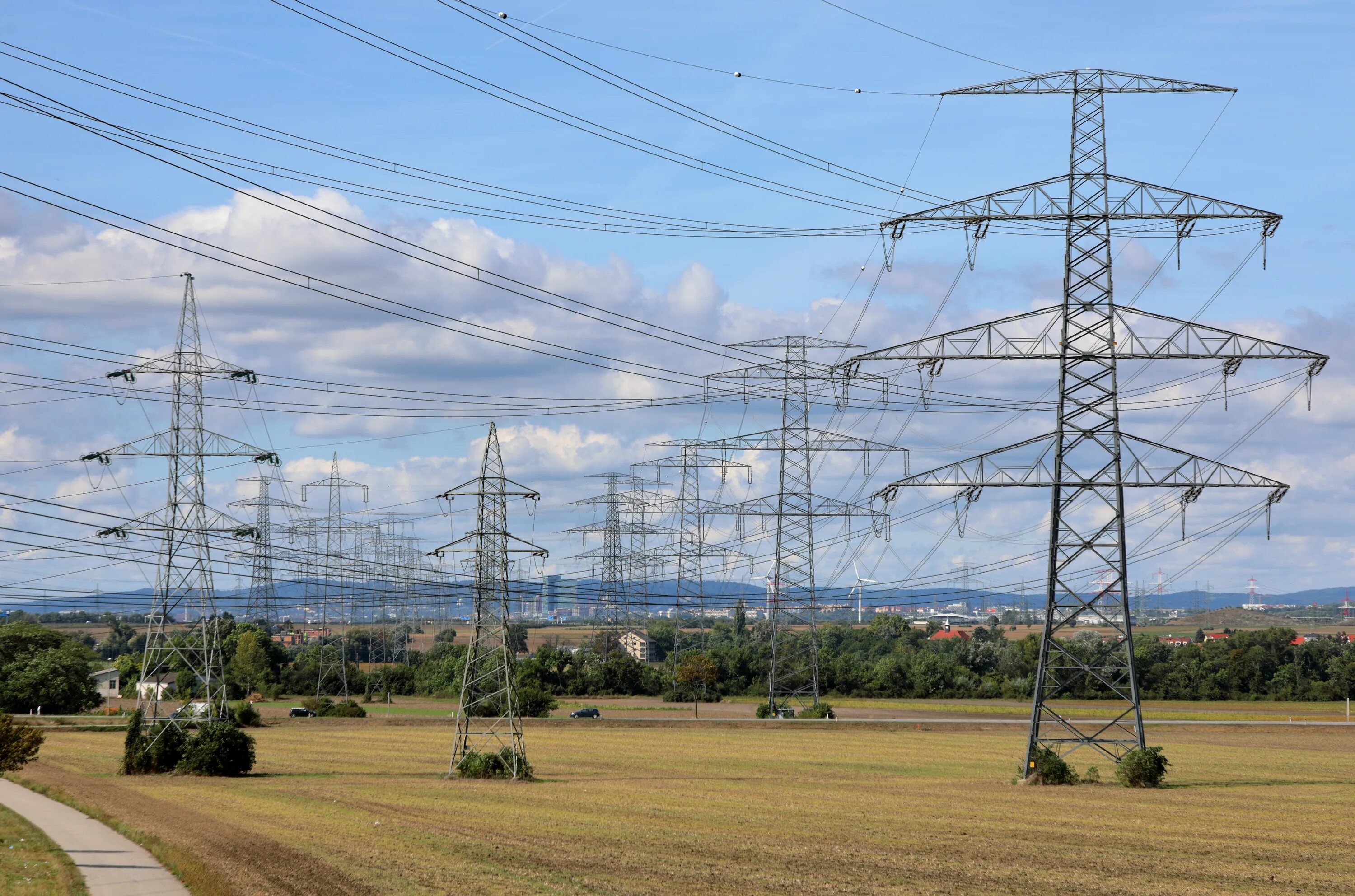 High voltage power. ЛЭП. ЛЭП В Бразилии. Высоковольтные линии в Бразилии. Башня электричества.