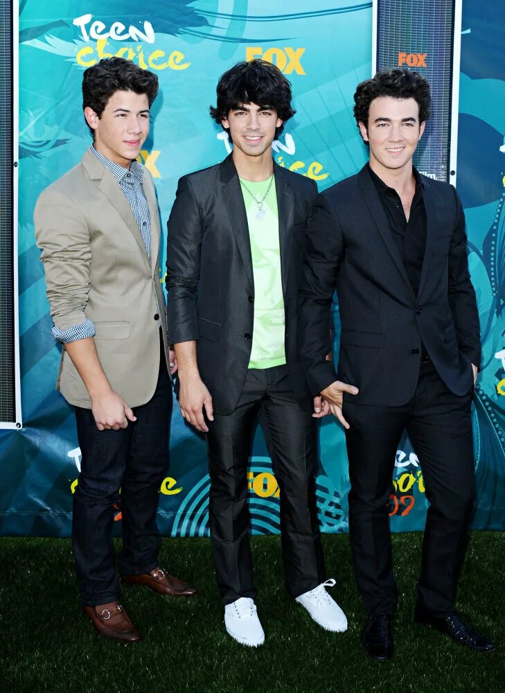 Джонас. Джонас бразерс. Jonas brothers 2000. Jonas brothers солист. Клипы группы brothers