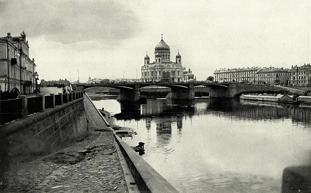 Каменный мост история. Большой каменный мост в Москве 17 века. Софийская набережная Санкт-Петербург. Большой каменный мост 19 век. Каменный мост Санкт-Петербург 19 век.