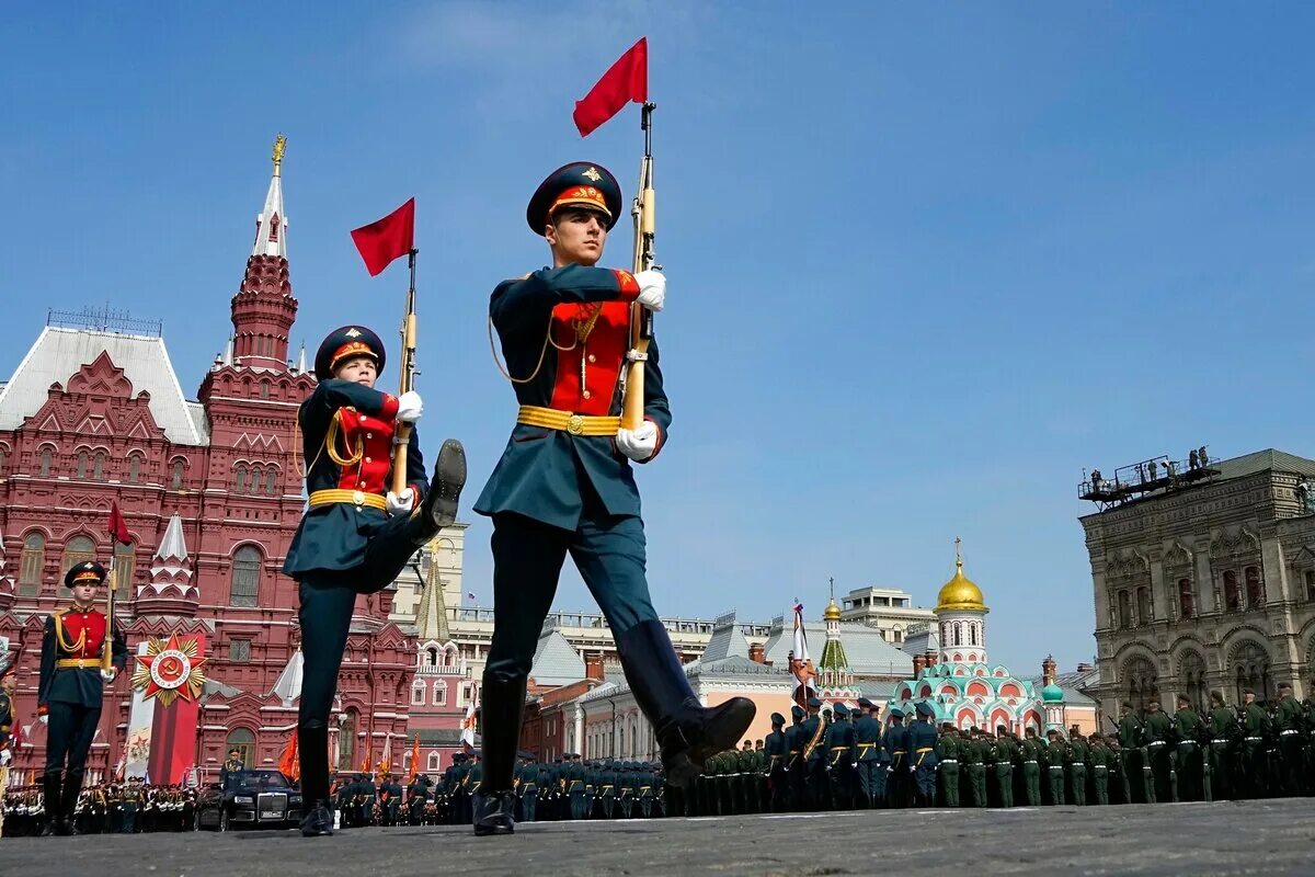 Victory day may. Парад 2022 в Москве. Парад 9 мая Москва. Парад на красной площади. День Победы красная площадь.