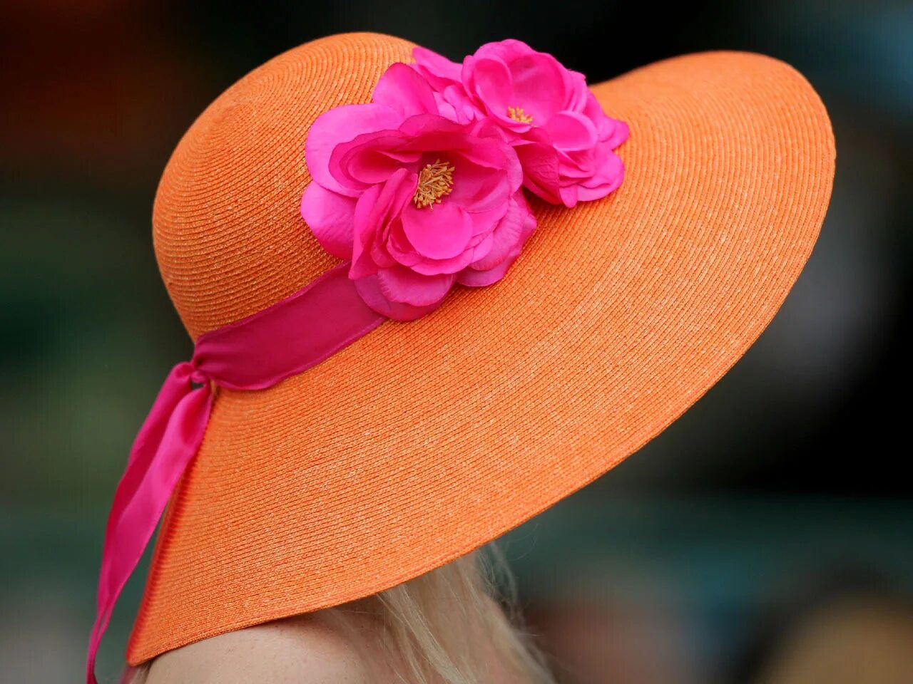 Нижняя сторона шляпки. Оранжевая шляпка. Оранжевая шляпа женская. Летние шляпы оранжевые женские.