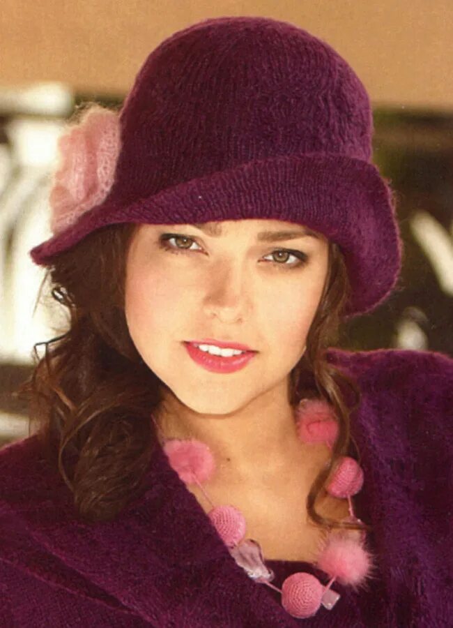 Шляпка вязаная спицами. Вязаные шляпы для женщин. Вязаная шапка с полями. Необычные шапки. Панама клош.