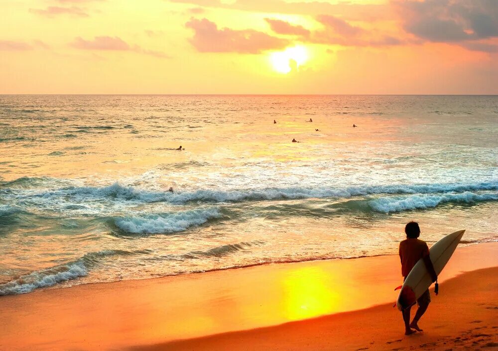 Хиккадува Шри Ланка. Пляж Хиккадува Шри Ланка. Шри Ланка пляж Хиккадува закат. Шри Ланка серф. Шри солнце