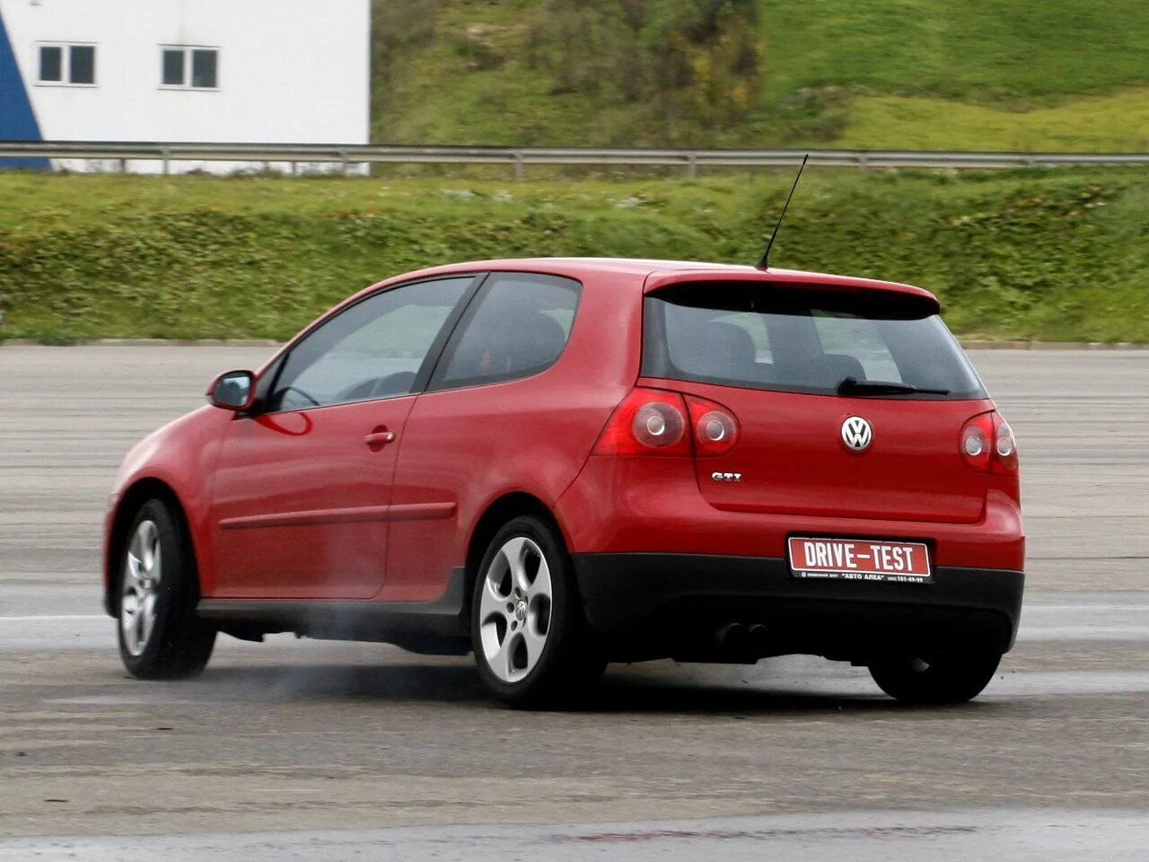 Volkswagen hatchback. Фольксваген гольф 5 GTI. Фольксваген хэтчбек гольф GTI. Volkswagen Golf GTI 2004. Volkswagen Golf 5 хэтчбек.