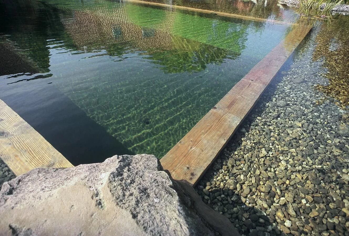 Пруд с переливом. Искусственное озеро. Водоемы с проточной водой. Купание в водоемах. Пруд запруда