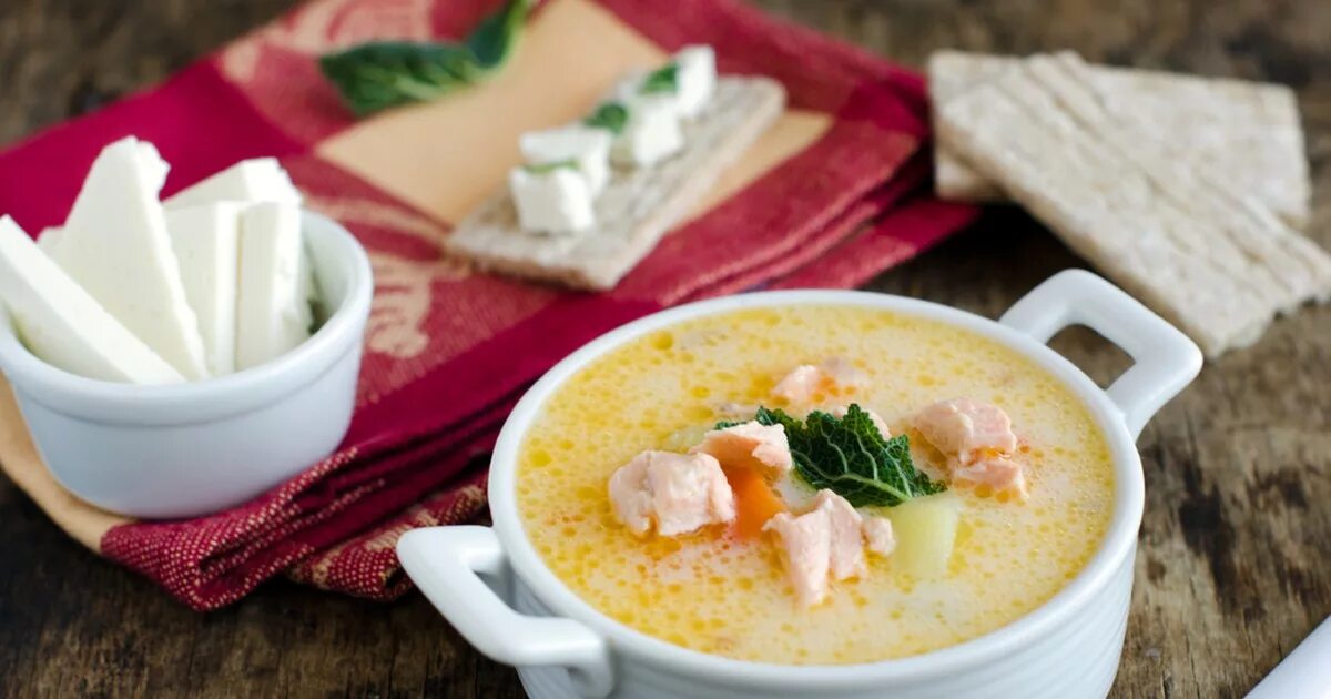 Сырный суп с плавленным сыром и сливками. Рыбный суп с плавленным сыром. Сырный суп с семгой. Суп с лососем и плавленным сыром. Финский сырный суп.