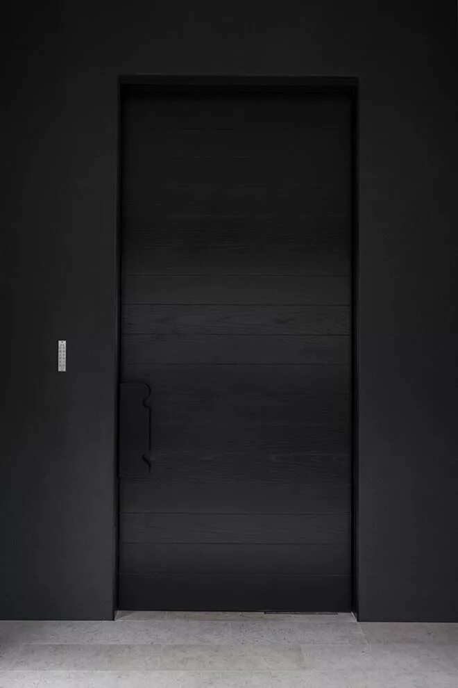 Черная дверь. Черная матовая дверь. Входная дверь матовая. Черная металлическая дверь.