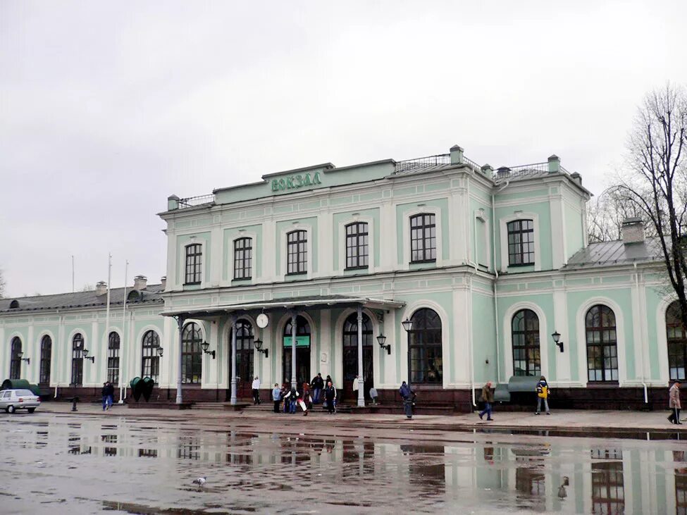 Псков привокзальная площадь. Вокзал псков, псков. Вокзал города пскова. Вокзал псков, псков. Железнодорожная станция псков пассажирский.