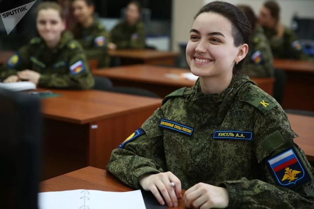 Женщины вс рф. Женщины военные. Женщины военнослужащие. Русские женщины военнослужащие. Девушки курсанты.