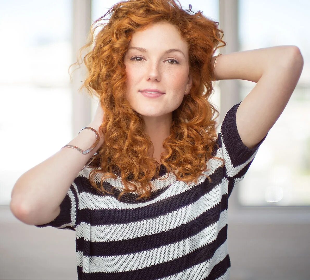 рыжие кудрявые волосы. полина белявина рыжая кудряшка. тициановские кудри. волнистые рыжие волосы. длинные волнистые рыжие волосы.