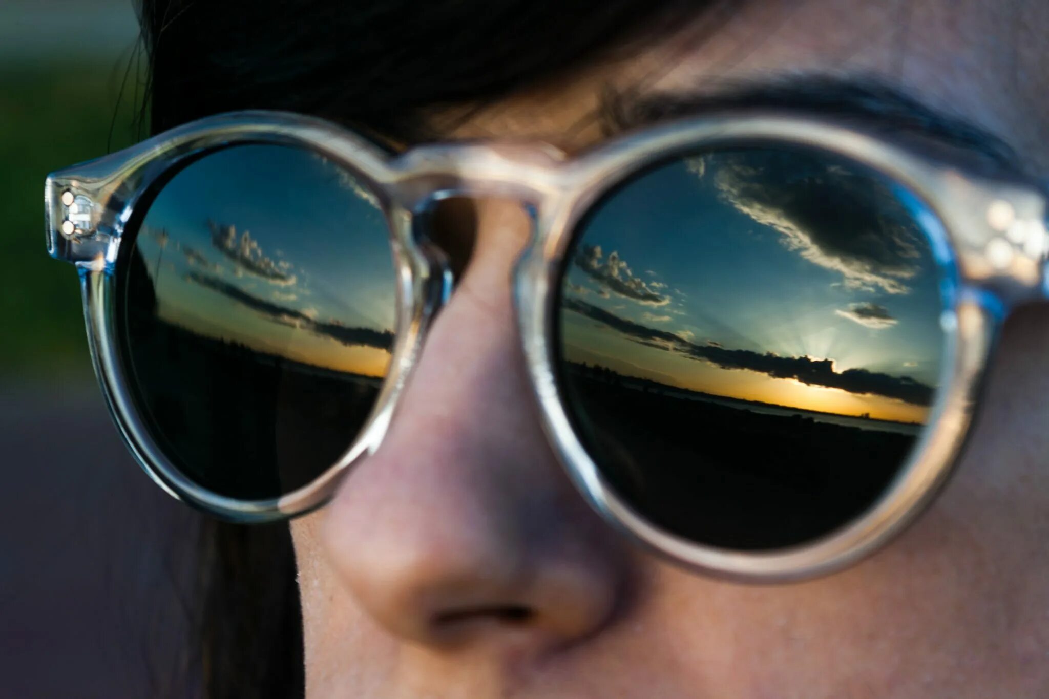Фото отражение в очках. Отражение в очках. Очки с отражением. Отражение в очках море. Блики на очках.