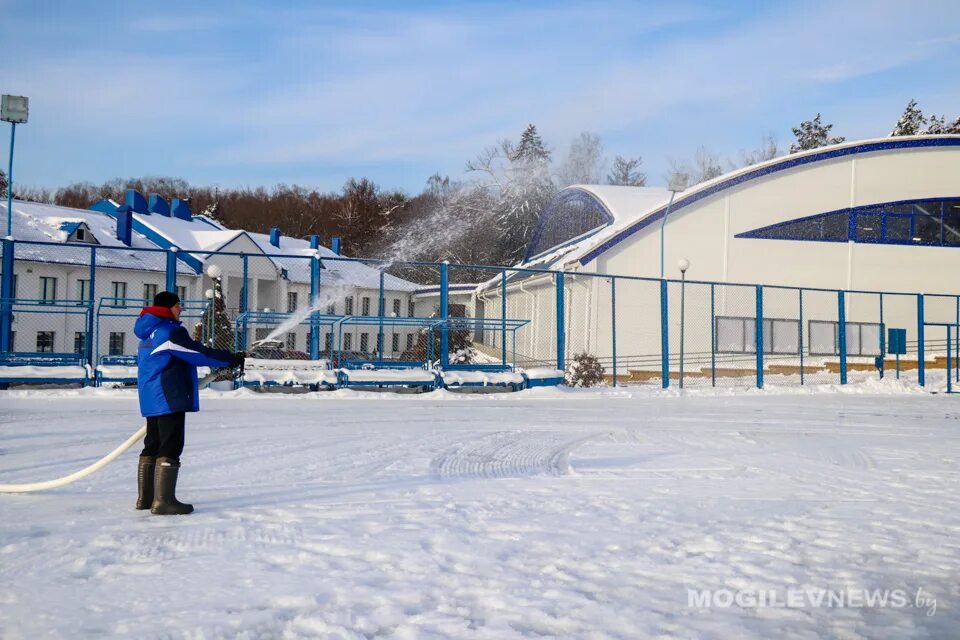 Коньки могилев ледовый дворец. Ледовый дворец могилев. зимний стадион фото. площадки выходного дня зима коньки.