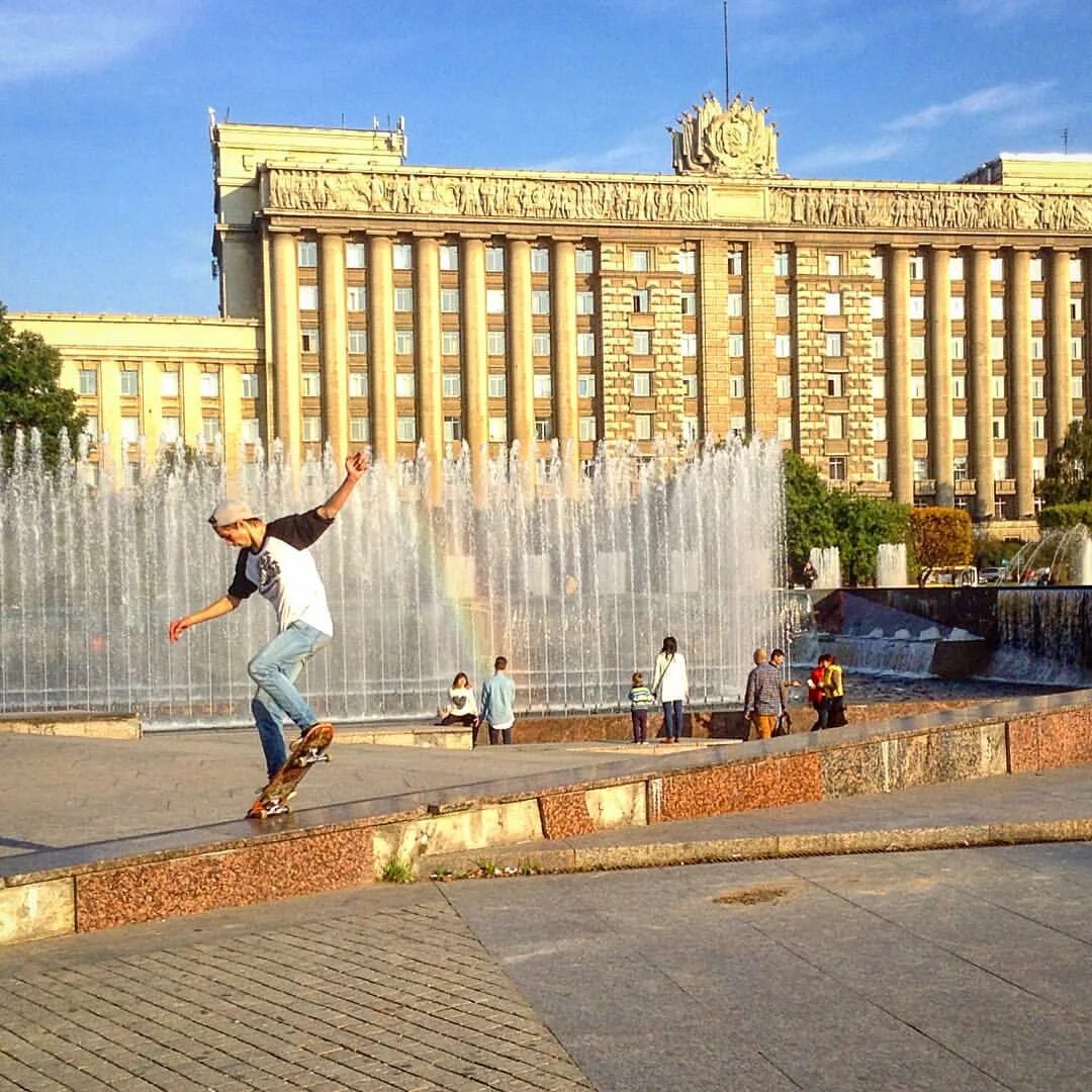 Spb московский. Московская площадь Санкт-Петербург. Фонтан на Московской площади в Санкт-Петербурге. Фонтаны на Московском проспекте в Санкт-Петербурге. Дом советов Санкт-Петербург фонтаны.