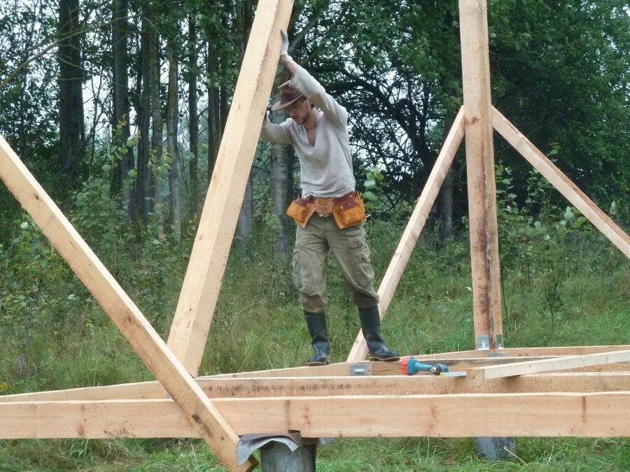 Установка элементов каркаса. Укосина крепеж брус 150. крепление вертикального бруса. крепление вертикальных стоек каркаса. каркас из брусков.