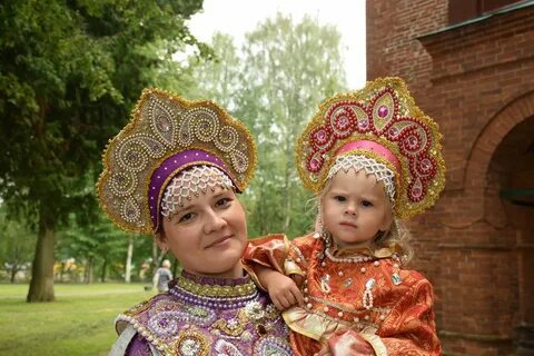 Включи народные костюмы