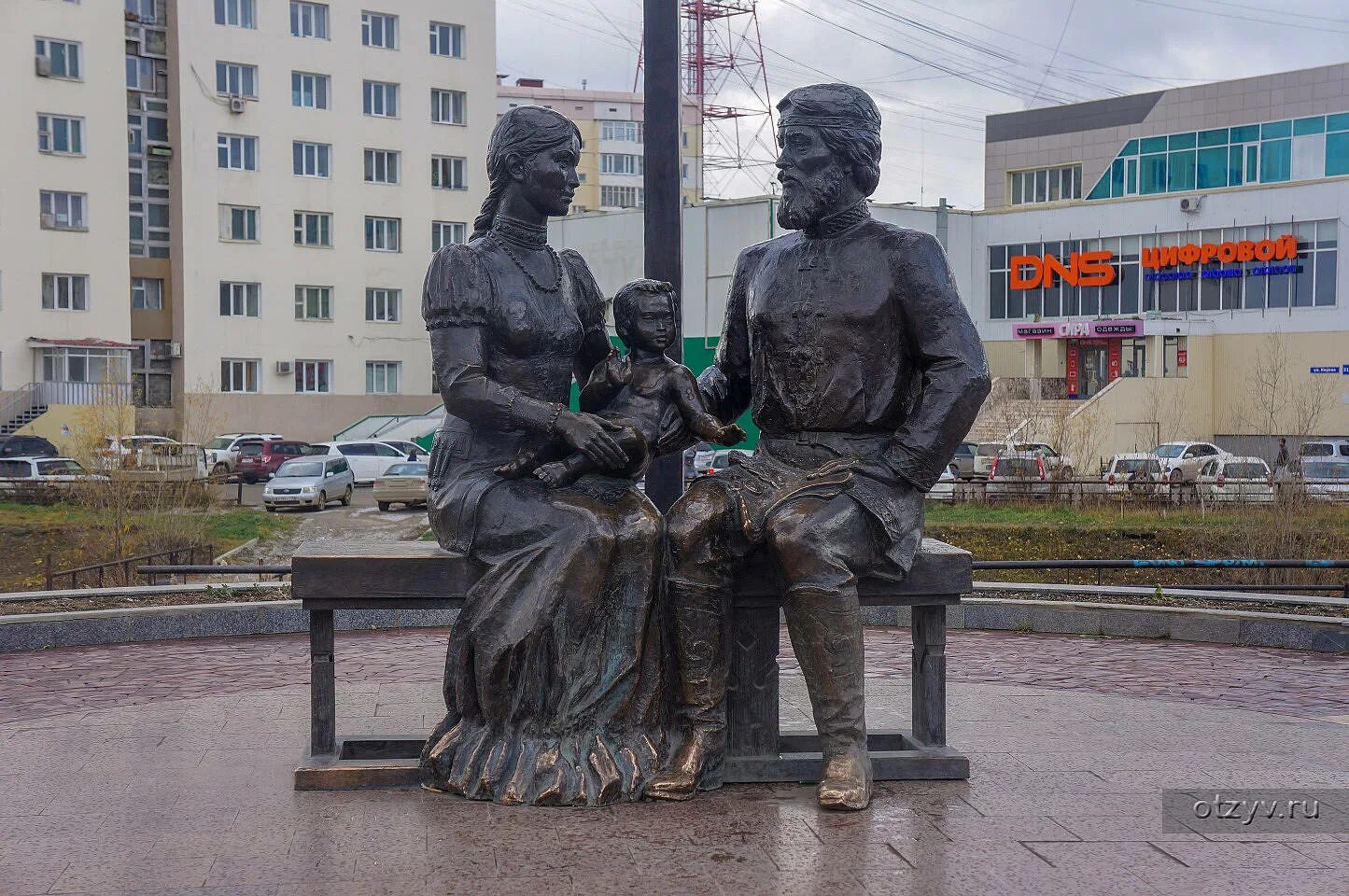 Памятник семену дежневу. Памятник дежневу в якутске. памятник дежневу и абакаяде. памятник семену дежневу и абакаяде якутск.