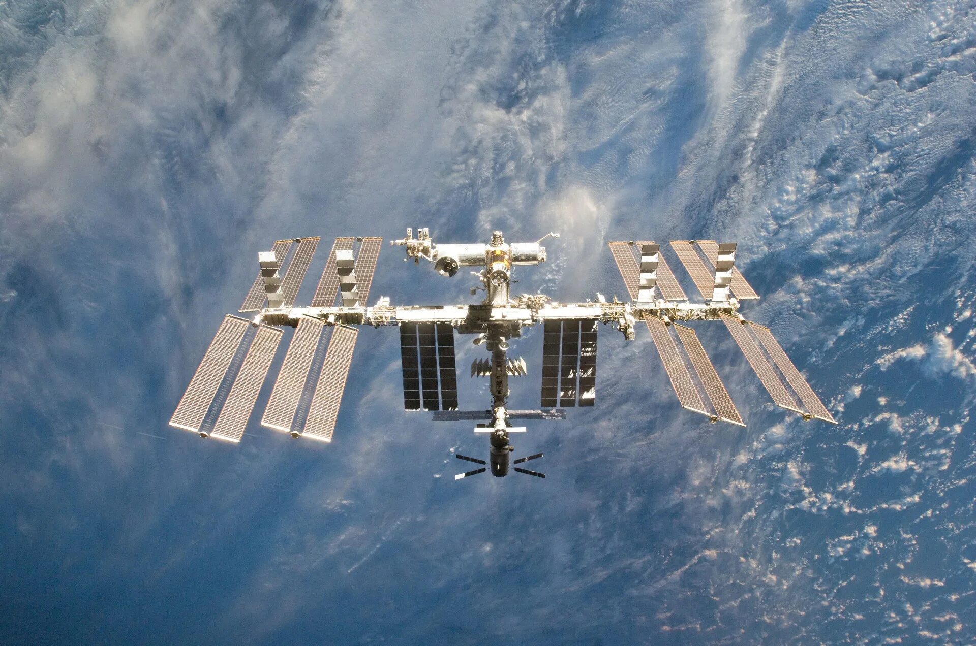 Space station. Международная Космическая станция МКС. Космическая орбитальная станция МКС. МКС станция 2021. Модуль звезда МКС.