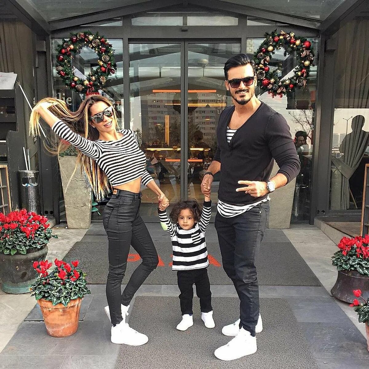 Виктория боня смерфит дочь. Семейное счастье. Парень дочери богат. Парень дочери богат. Парень дочери богат.