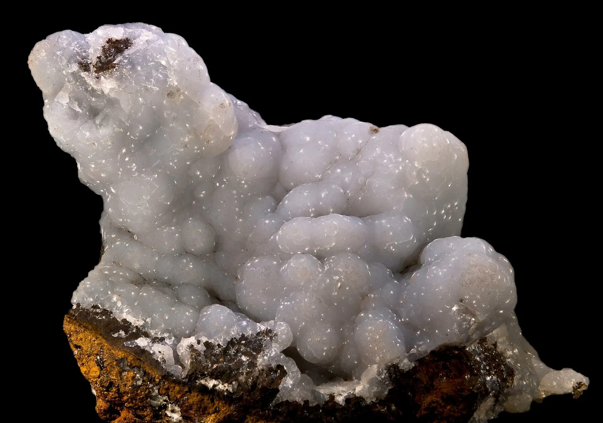 Znco3 zn. Смитсонит. Смитсонит минерал. Смитсонит (цинковый шпат). Камень минерал смитсонит.